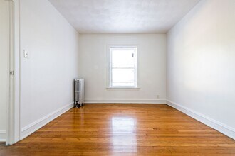 7939 S Dobson Ave Chicago, IL 60619 in Chicago, IL - Foto de edificio - Building Photo