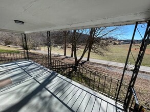 125 Strawberry Ln in Clinton, TN - Foto de edificio - Building Photo