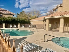 5125 W Reno Ave in Las Vegas, NV - Foto de edificio - Building Photo