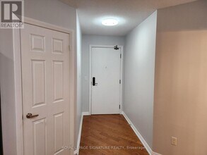 220 Forum Dr in Mississauga, ON - Building Photo - Building Photo