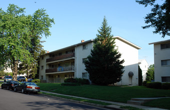 Fairfax Gardens Apartments in Fairfax, VA - Building Photo - Building Photo