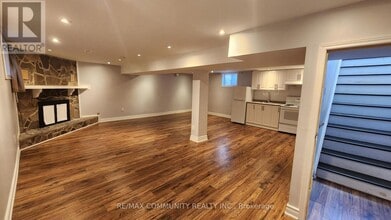 317 Burrows Hall Blvd in Toronto, ON - Building Photo - Building Photo