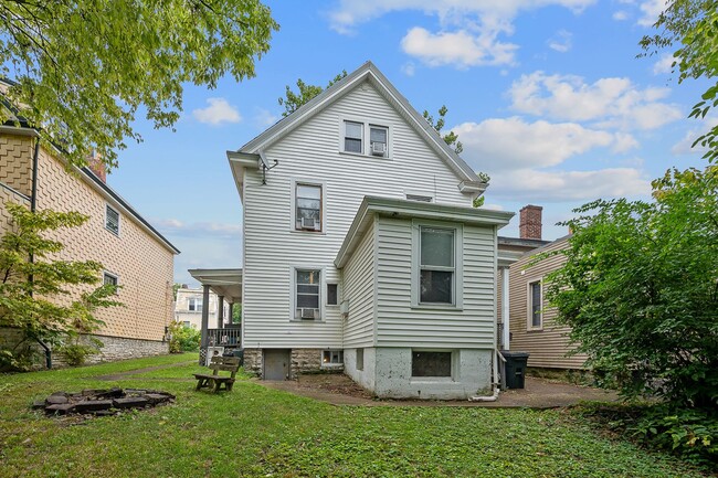 2339 Rohs St in Cincinnati, OH - Foto de edificio - Building Photo