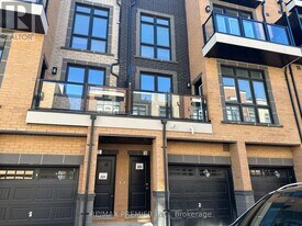 6 Sayers Ln in Richmond Hill, ON - Building Photo