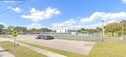 1830 Maravilla Ave in Ft. Myers, FL - Foto de edificio - Building Photo