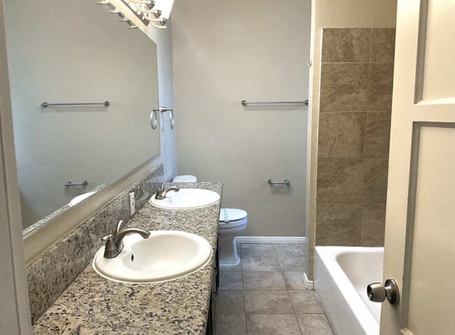 13139 Archwood St in Los Angeles, CA - Building Photo - Building Photo