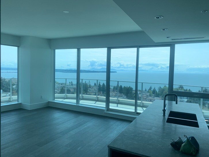 1501 Foster St in White Rock, BC - Building Photo