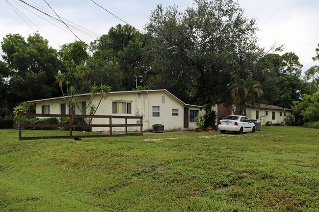 5015 Maine St in Lake Worth, FL - Building Photo - Building Photo