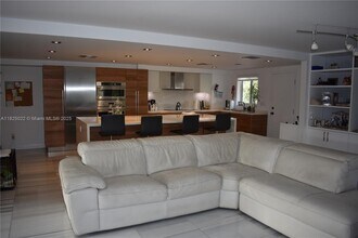 230 Sunrise Dr in Key Biscayne, FL - Building Photo - Building Photo