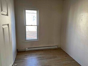 27 Wilson Ave, Unit 27WILLFLOOR2 in Amsterdam, NY - Building Photo - Building Photo
