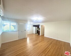 4804 Bellflower Ave in Los Angeles, CA - Foto de edificio - Building Photo