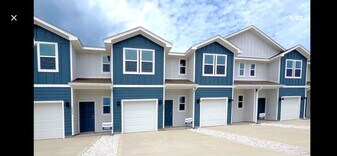 4501 Pendragon Cir in Milton, FL - Building Photo