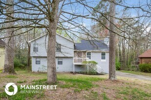 2459 Chauncey Ln in Marietta, GA - Building Photo