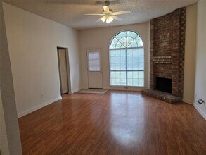 4755 Hollow Tree Dr in Arlington, TX - Building Photo - Building Photo