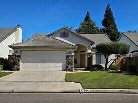 10244 N Sierra Vista Ave in Fresno, CA - Building Photo