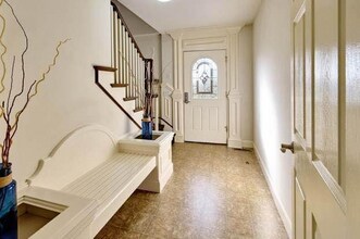 3289 3rd St in Hubbard, OR - Foto de edificio - Building Photo