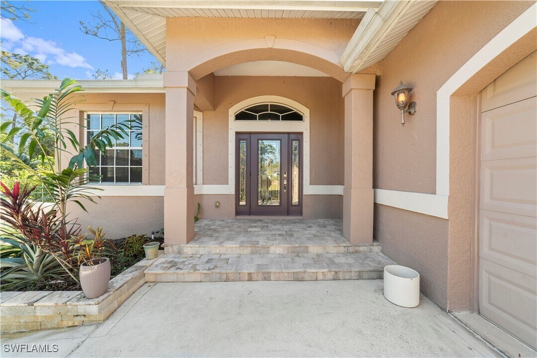 1970 20th Ave NE in Naples, FL - Building Photo