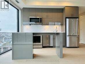 1415 Dundas St E in Oakville, ON - Building Photo - Building Photo