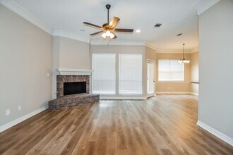 106 Stanford St in Forney, TX - Foto de edificio - Building Photo