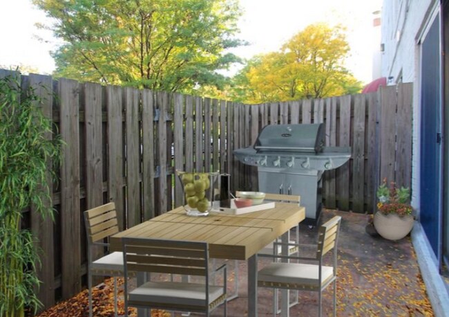187 Kent St, Unit A in Brookline, MA - Building Photo - Building Photo