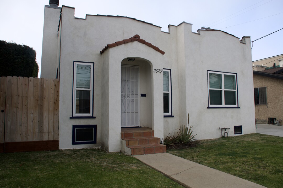 11629 Mississippi Ave in Los Angeles, CA - Building Photo