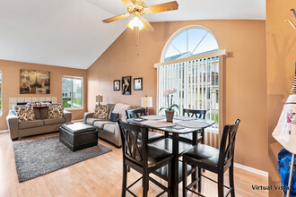 136 Winchester Dr in Streamwood, IL - Building Photo - Building Photo