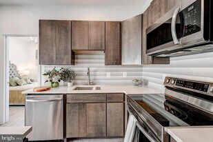 421 S Broadway in Baltimore, MD - Building Photo