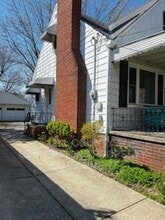 6558 Lawnwood Ave in Parma Heights, OH - Building Photo - Building Photo