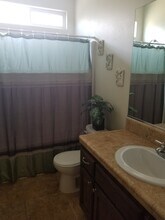 521 W Cajon Ave in Woodlake, CA - Building Photo - Building Photo
