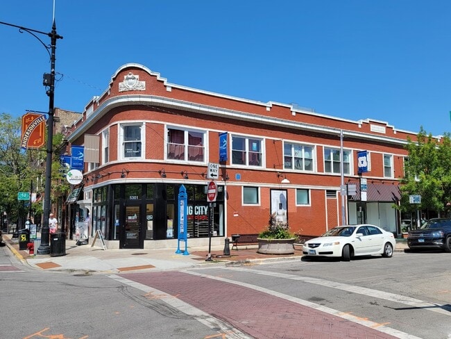 property at 1476 W Berwyn Ave