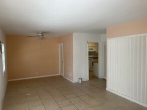 327 Ocean Breeze in Lake Worth Beach, FL - Building Photo - Building Photo