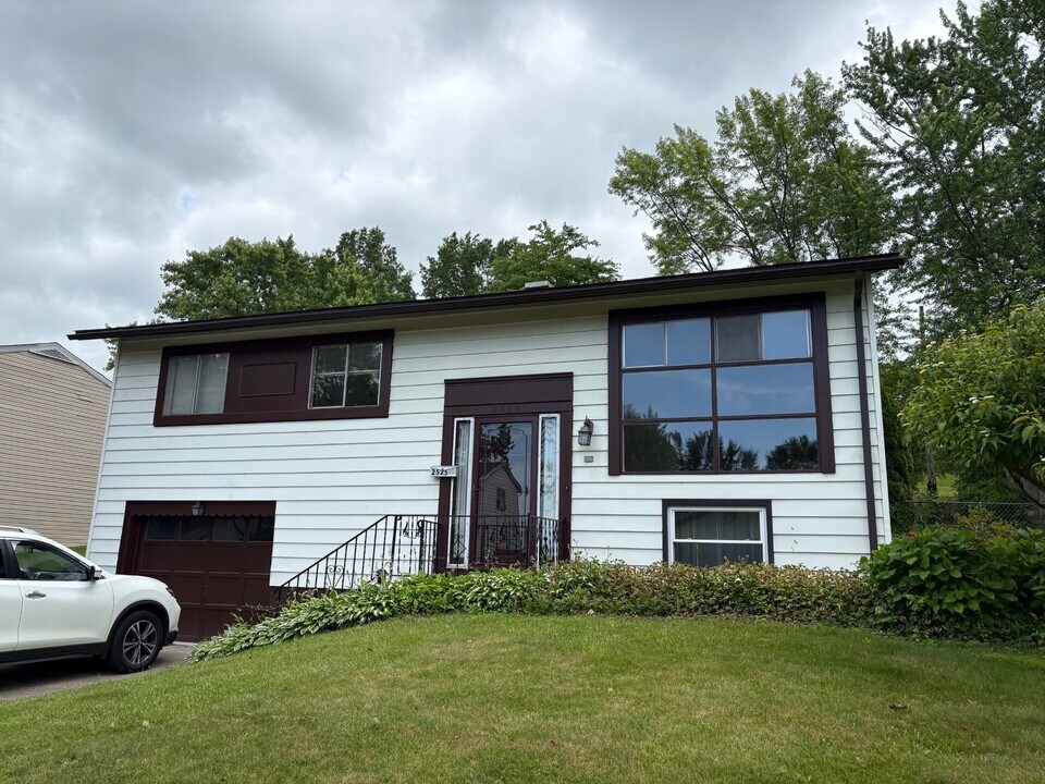 2525 E 44th St in Erie, PA - Building Photo