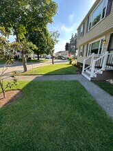 33 Windhurst Ave, Unit #1 in East Providence, RI - Foto de edificio - Building Photo