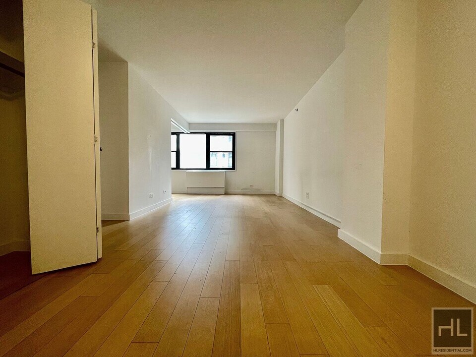Beautiful 1 Bedroom In Murray Hill! $4,325 in New York, NY - Building Photo
