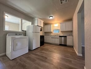 3208 NW 30th St in Oklahoma City, OK - Foto de edificio - Building Photo