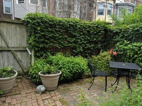 828 Corinthian Ave, Unit 1R in Philadelphia, PA - Foto de edificio - Building Photo