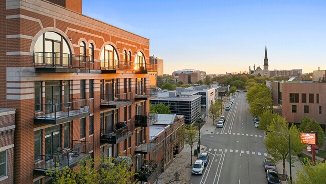 1355 W Washington Blvd in Chicago, IL - Building Photo - Building Photo
