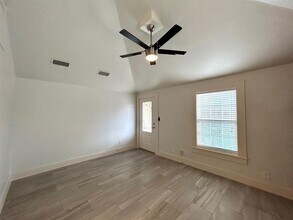 113 Pacific St-Unit -2 in Houston, TX - Foto de edificio - Building Photo
