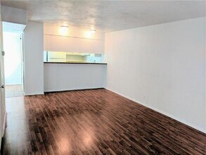 6240 Wheaton Dr in Fort Worth, TX - Foto de edificio - Building Photo