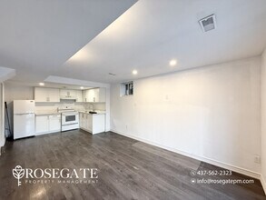 9 Garrybrook Dr in Toronto, ON - Building Photo - Building Photo