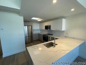 1079 Commonwealth Ave in Boston, MA - Building Photo - Building Photo