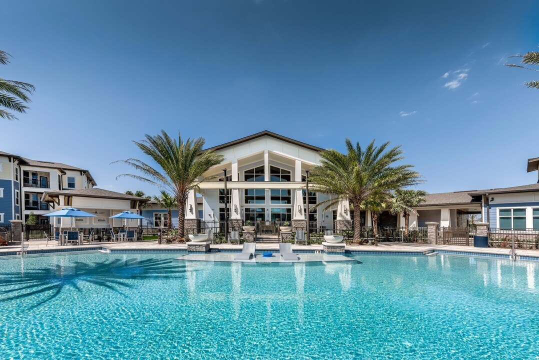 Addison Pointe in Melbourne, FL - Foto de edificio
