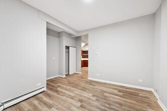 4929 S Vincennes Ave-Unit -4929-1F in Chicago, IL - Building Photo - Building Photo