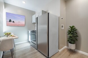 4737 Frankford Ave, Unit 3rd Floor C3 in Philadelphia, PA - Building Photo