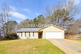 2900 Rosecommons Dr in Hampton, GA - Building Photo