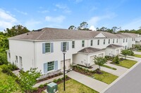 21 Calle Grande St in Ormond Beach, FL - Foto de edificio - Building Photo