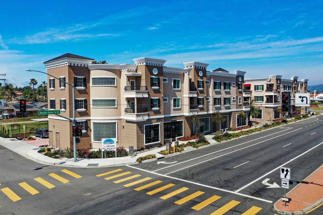 Shane Park Plaza in San Marcos, CA - Building Photo