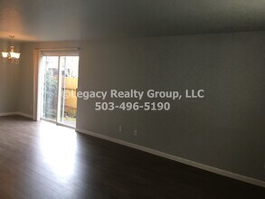 6635-6639-6639 SE 97th Ave in Portland, OR - Foto de edificio - Building Photo