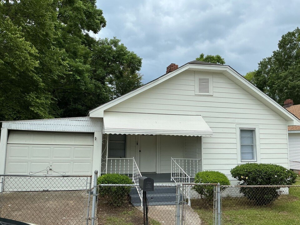 68 Clark St in Wetumpka, AL - Building Photo