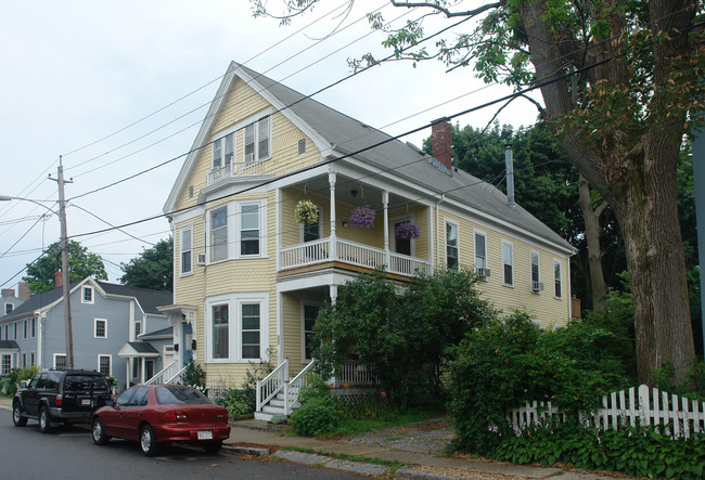 17 Washington St in Newburyport, MA - Foto de edificio - Building Photo